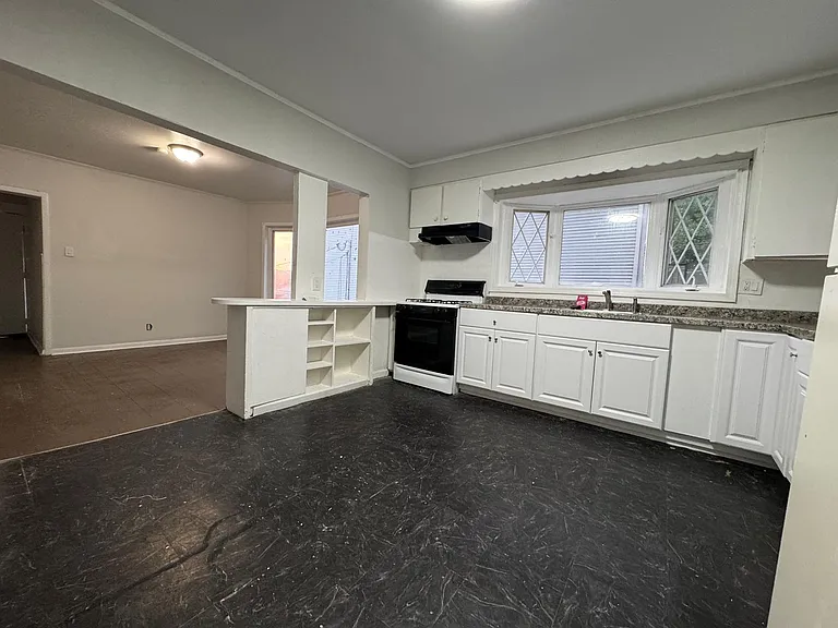 57-1A Lounsbury St #1 — Photo 3