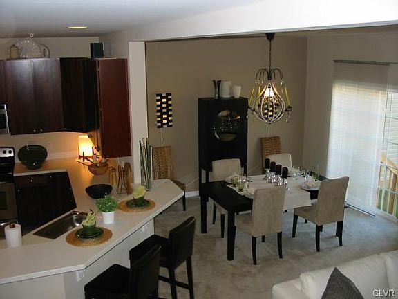 4th image of 284 Milkweed Dr