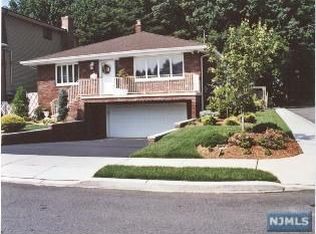 2 Spruce St, Elmwood Park, NJ 07407
