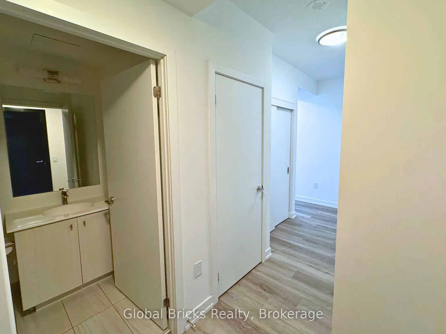 Station Park Condos — Photo 2