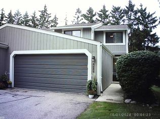 870 Yorktown Ct, Northville, MI 48167