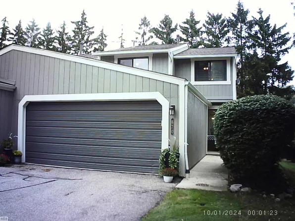 870 Yorktown Ct, Northville, MI 48167