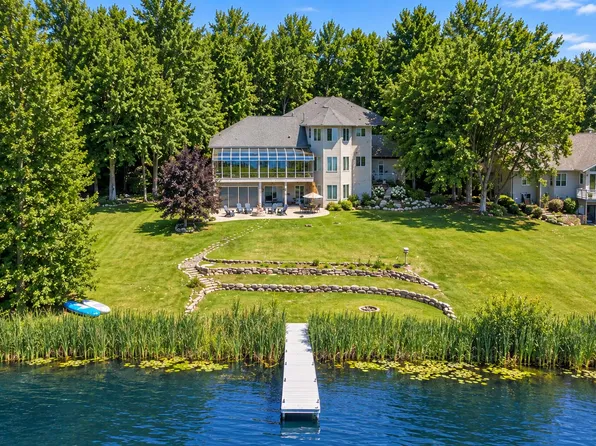 9613 Fawn Ridge Rd, Stanwood, MI 49346