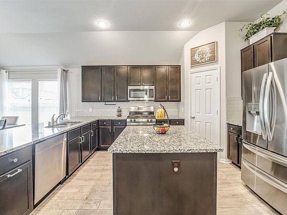 5th image of 125 Highland Prairie Way