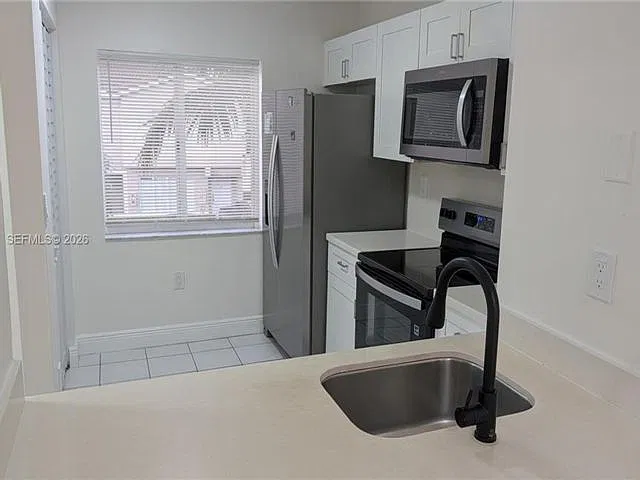 208 Riviera Cir — Photo 2