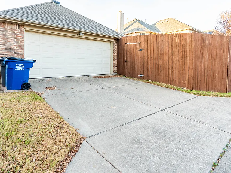 935 Panther Ln — Photo 4
