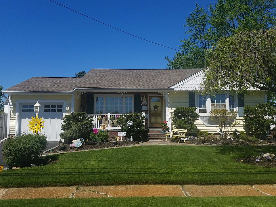 1st image of 105 Crestwood Blvd