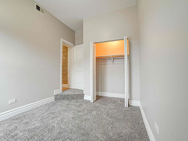 4858 S Prairie Ave #2A — Photo 13