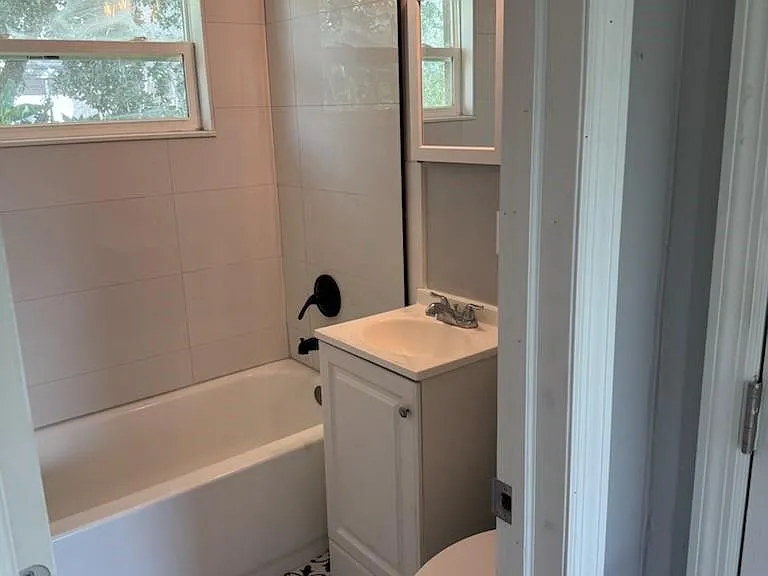 704 S Main Ave — Photo 7