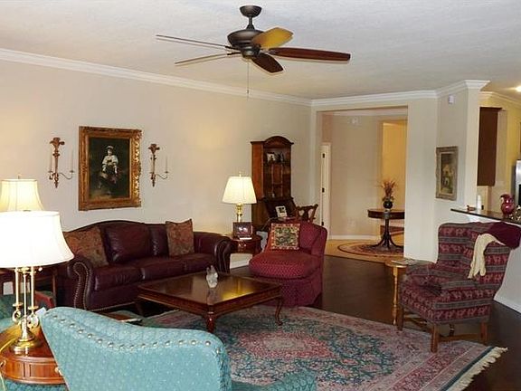 4th image of 1633 Blue Grass Blvd