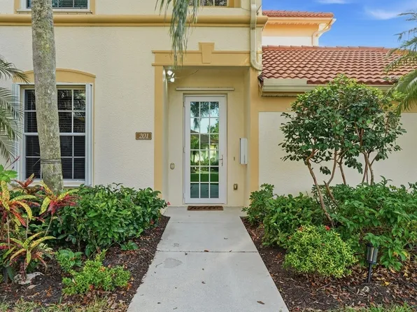 7820 Clemson St APT 201, Naples, FL 34104