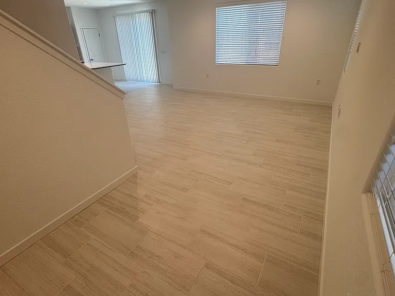 2933 E Veleta Dr — Photo 2