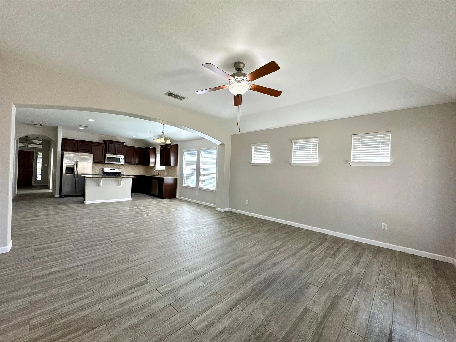 4 bed, 2.0 bath, 1968 sqft, $2,300 — Photo 2