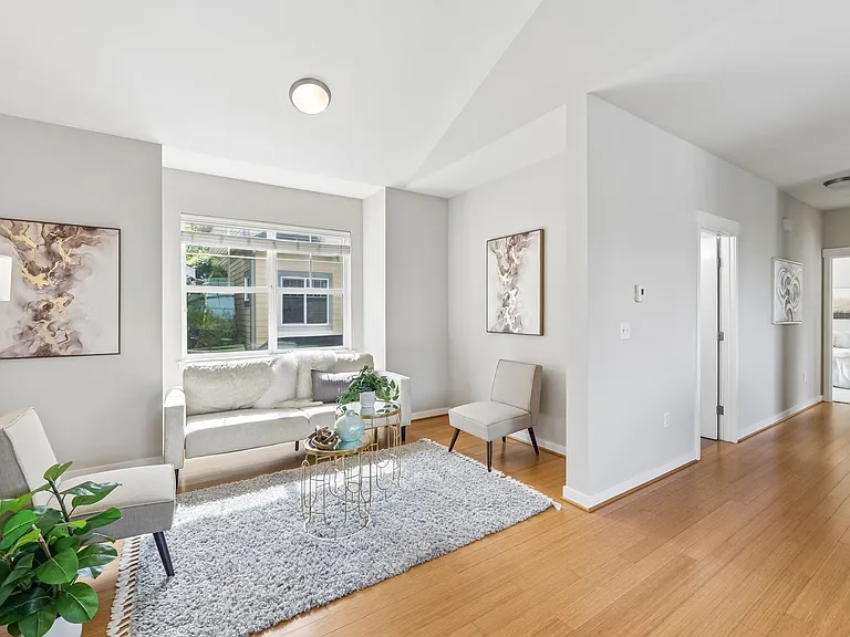 1775 27th Ln NE — Photo 7