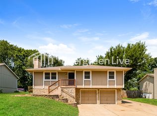 1808 NE McKee Ln, Lees Summit, MO 64086