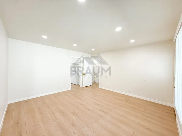 15550 VANOWEN STREET, 15550 Vanowen St #5, Van Nuys, CA 91406