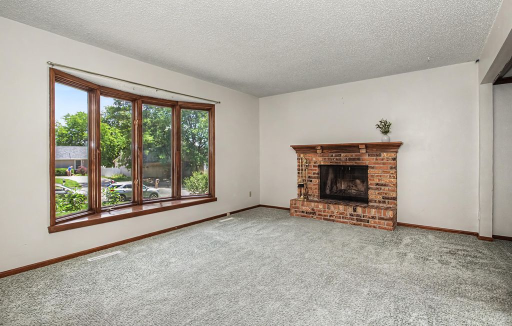 411 Jeffrey Ln, Ames, IA - View 2