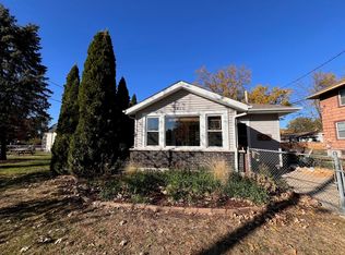 810 Lavoie Ave, Elgin, IL 60120