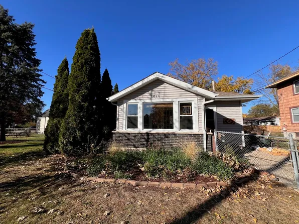 810 Lavoie Ave, Elgin, IL 60120