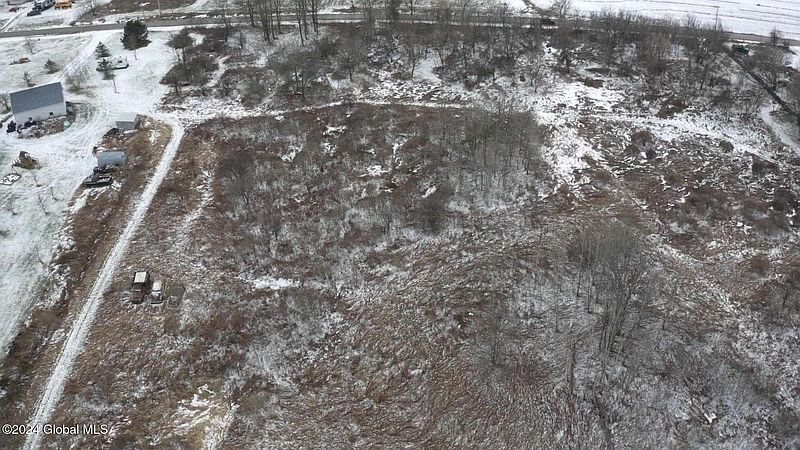 3rd image of L7 Cronkhite Rd