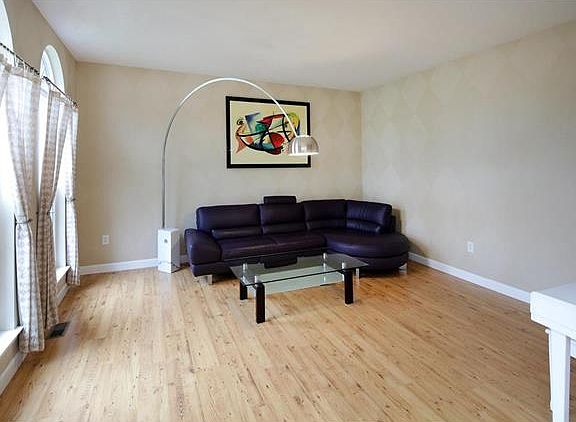 4th image of 2289 Crimson View Dr