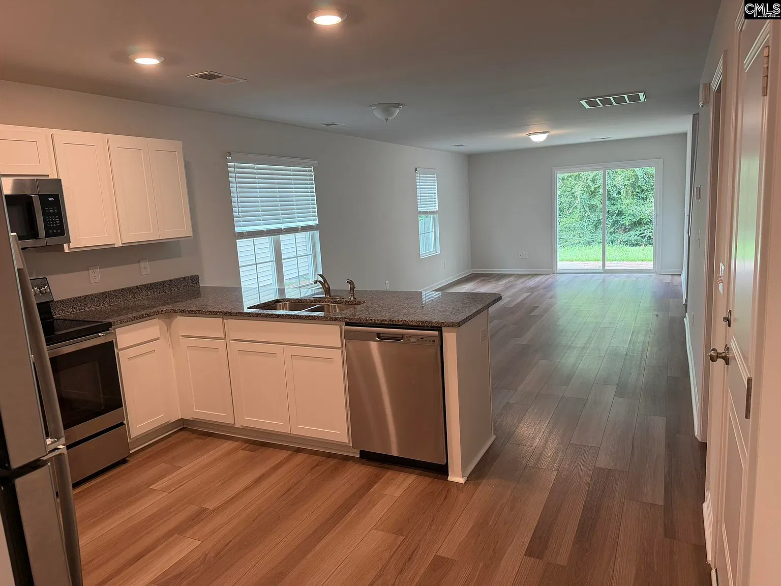 3 bed, 1726 sqft, $2,075 — Photo 3