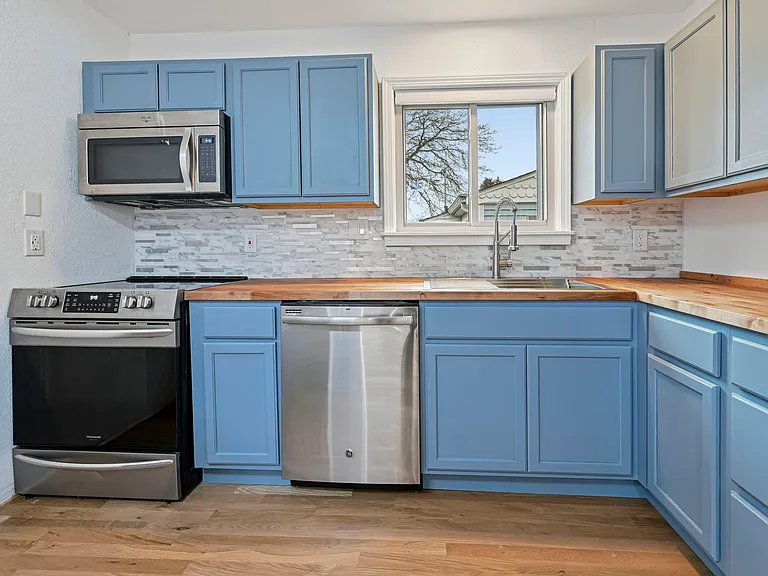 309 Redwood Dr — Photo 3