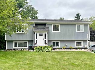 2925 Garfield St, Waterford, MI 48329