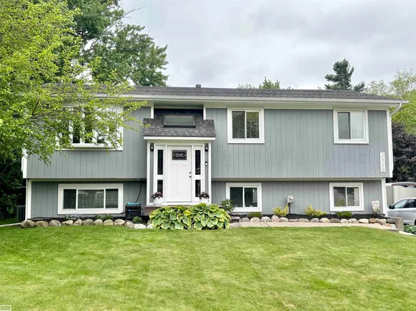 2925 Garfield St, Waterford, MI 48329