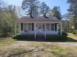 519 3rd St, Cheraw, SC 29520