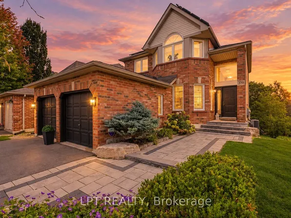370 Silken Laumann Dr, Newmarket, ON L3X 2J1