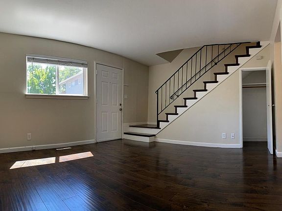 4th image of 1131 Oakmont Dr APT 1