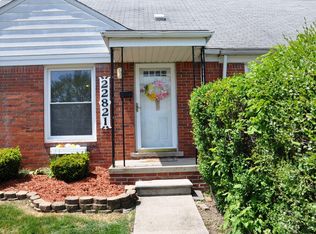 22821 Brittany Ave, Eastpointe, MI