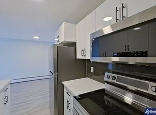 10837 117th St NW #104, Edmonton, AB T5H3N4
