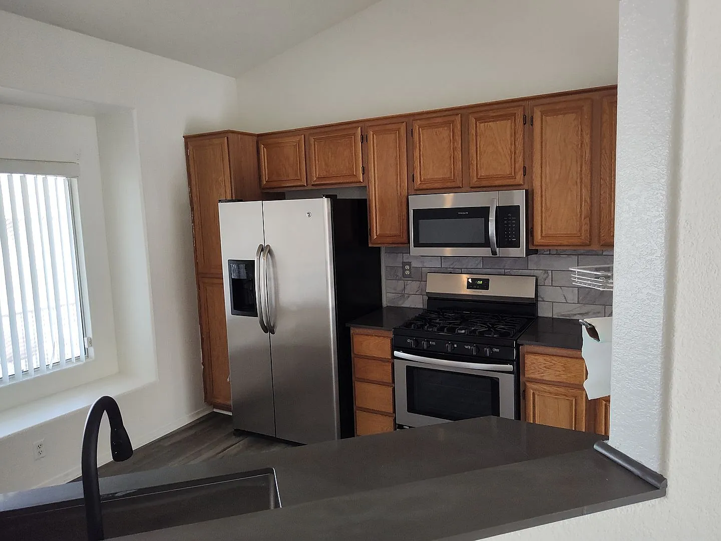 Cozy 2 Bedroom 2 Bathroom with office area! — Photo 4