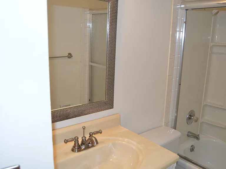 2124 Oak Chace Ct — Photo 10