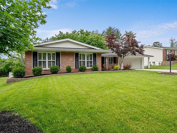 3rd image of 1415 Orchard Lakes Dr