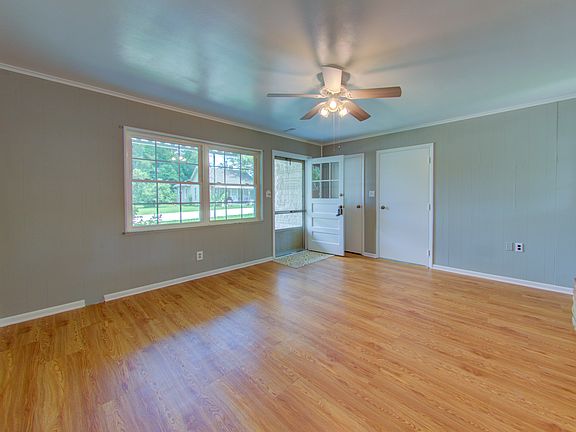 4th image of 301 E Franklin St