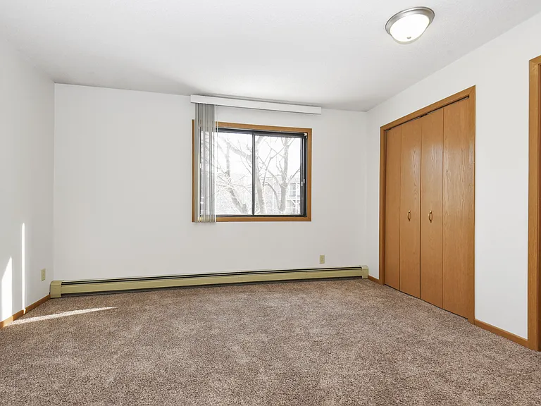 Anoka, MN Dellwood Estates | 11D | Bedroom