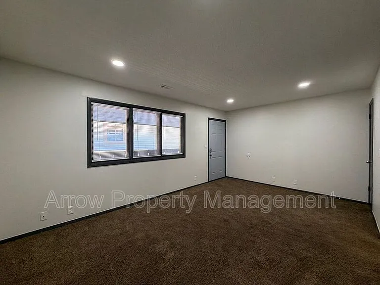2512 R St #5 — Photo 3