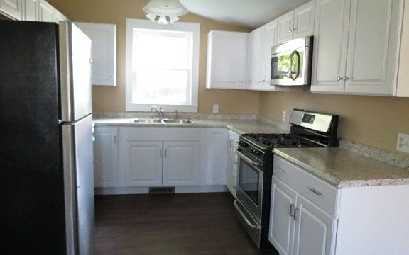 4th image of 2258 W Cass St