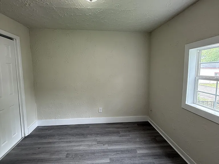 1303 Main St — Photo 6