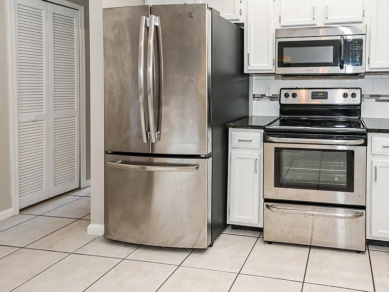 1225 Peabody Dr E — Photo 8