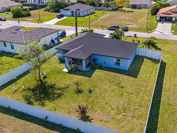 4th image of 1019 NW 19th Ter
