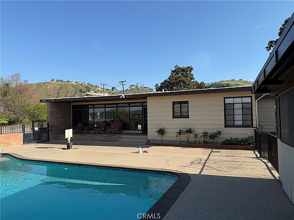 4th image of 3590 Buchanan St