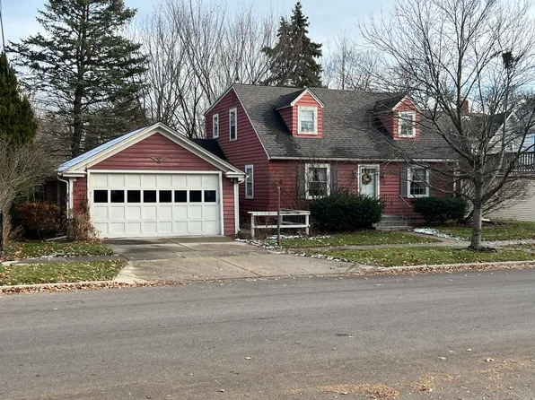 66 S Russell Ave, Aurora, IL 60506