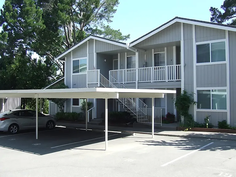 1985 Ascot Dr #4 — Photo 1