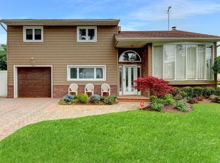 430 N Bleecker Dr, Massapequa, NY 11758