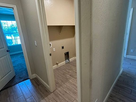 4th image of 3439 E Laurel Ave