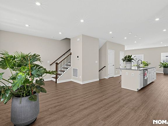 5th image of 710 Rosemary Way